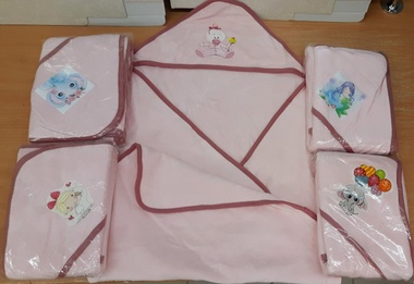 Полотенце детское для купанья велюровое с капюшоном Zeron розовое 80x80 см