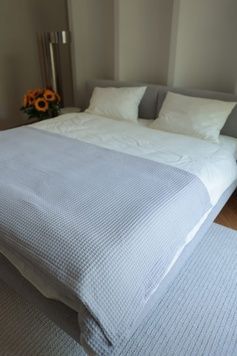 Бавовняне покривало Bedclozzzes &ldquo;грецька вафля&rdquo; світло-сіре 220x240 см
