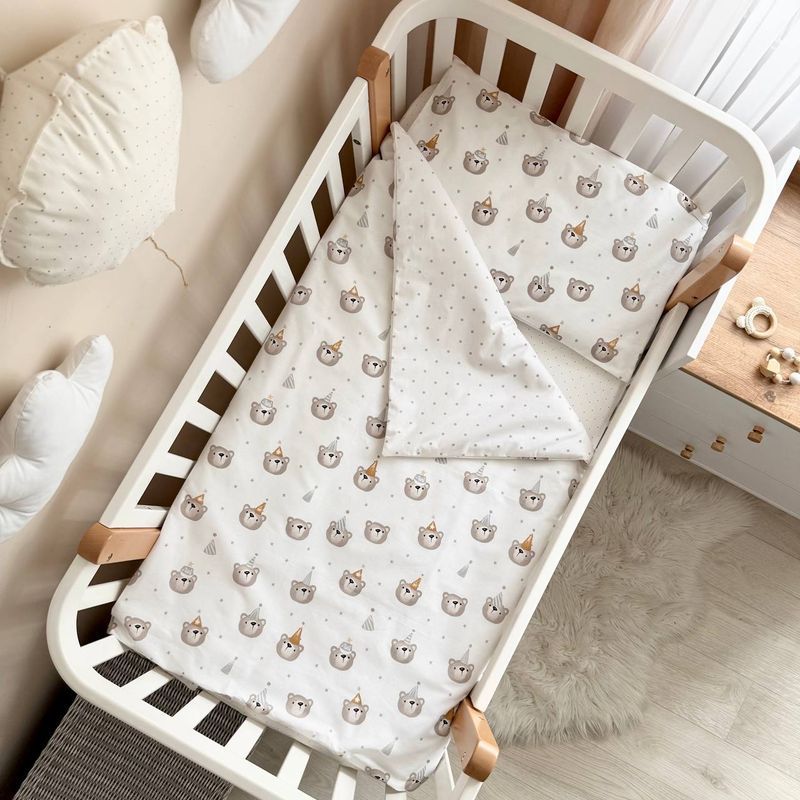 Комплект постільної білизни Маленька Соня Baby Mix Ведмедики у ковпачках сірі для новонародженого