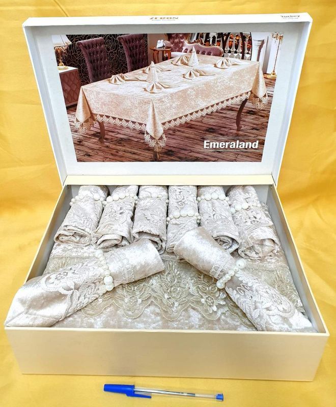 Скатерть велюровая прямоугольная 160х220+8 салфеток 35*35 Emerald Cappucino