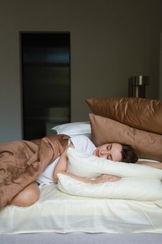 Постільна білизна Bedclozzzes сатин карамельно-молочний (№2+9) полуторний