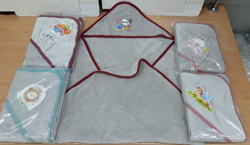 Полотенце детское для купанья велюровое с капюшоном Zeron темно-серое 80x80 см