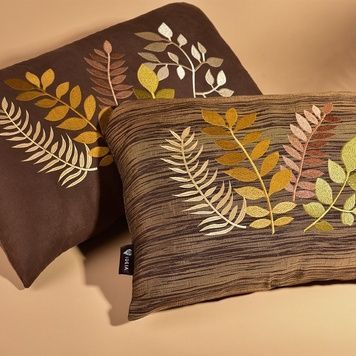 Подушка декоративна з вишивкою FLORA IDEIA 35х53 см шоколад 35x35 см