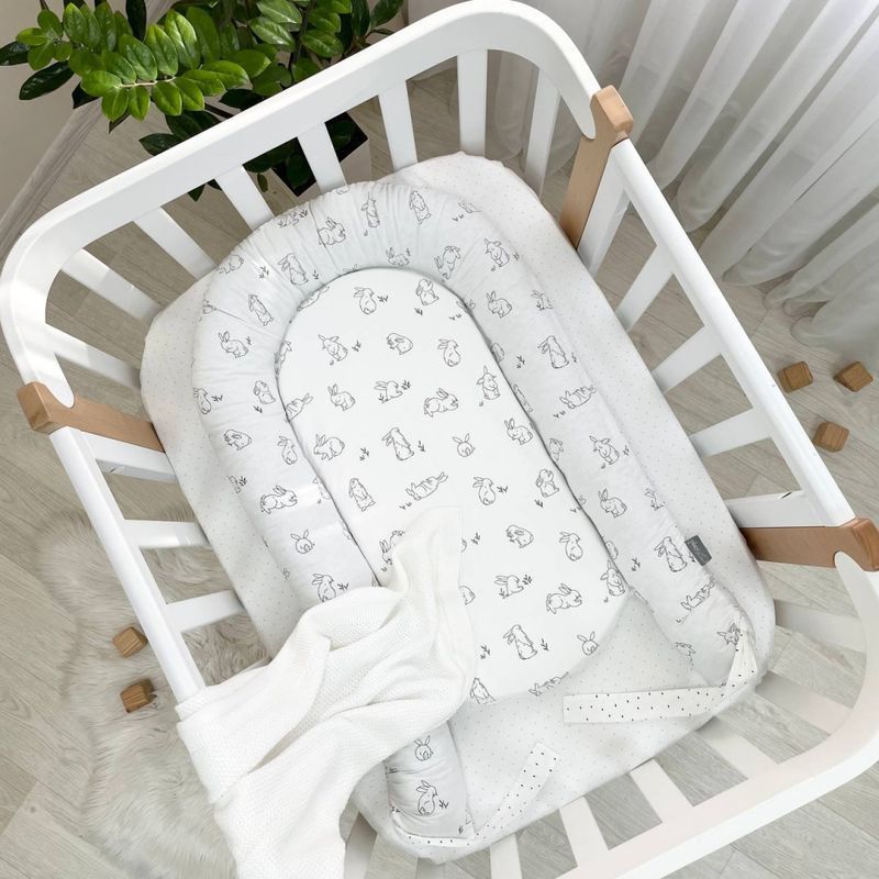 Кокон Маленькая Соня Baby Design Зайчики на белом 65x90 см