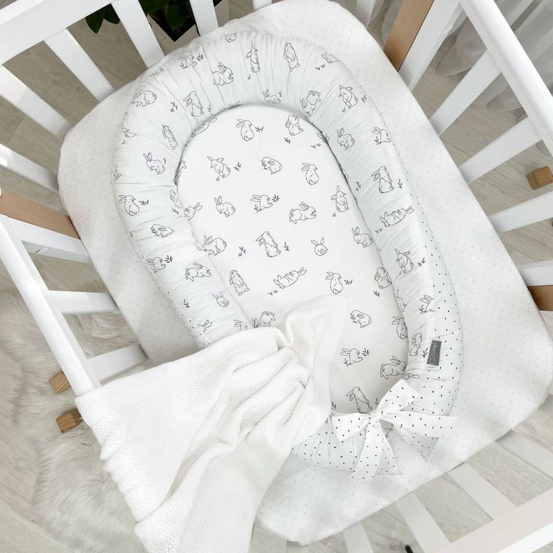 Кокон Маленькая Соня Baby Design Зайчики на белом 65x90 см