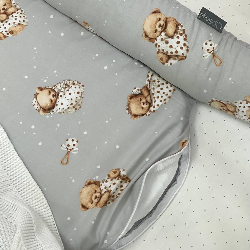 Кокон Маленька Соня Baby Design Ведмедик у ковдрі на сірому 77x44 см