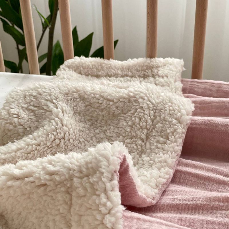 Плед Маленькая Соня из муслина на меху Teddy пудра 80x100 см