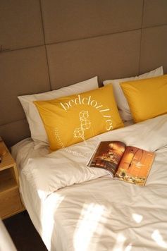 Постельное белье Bedclozzzes ранфорс песочный с медовыми наволочками (№7+16) 4 наволочки евро