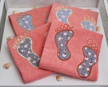 Полотенце TAG Ножки коралловый 50x70 см