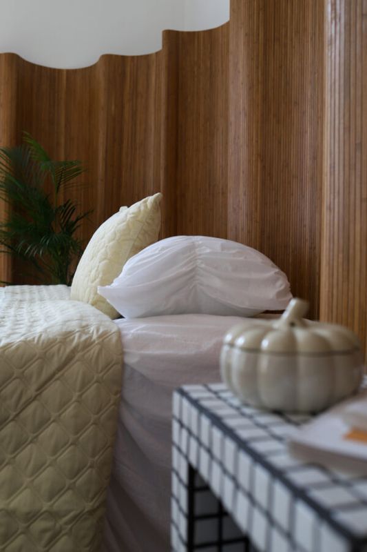 Велюрове стьобане покривало Bedclozzzes лимонне 180x220 см