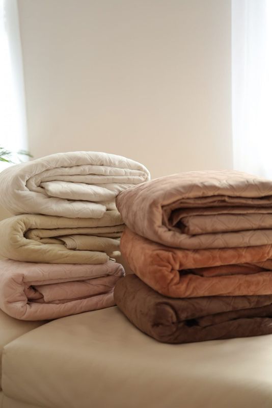 Велюрове стьобане покривало Bedclozzzes лимонне 180x220 см