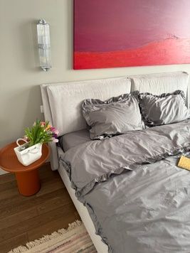 Постільна білизна Bedclozzzes сіра з рюшками євро
