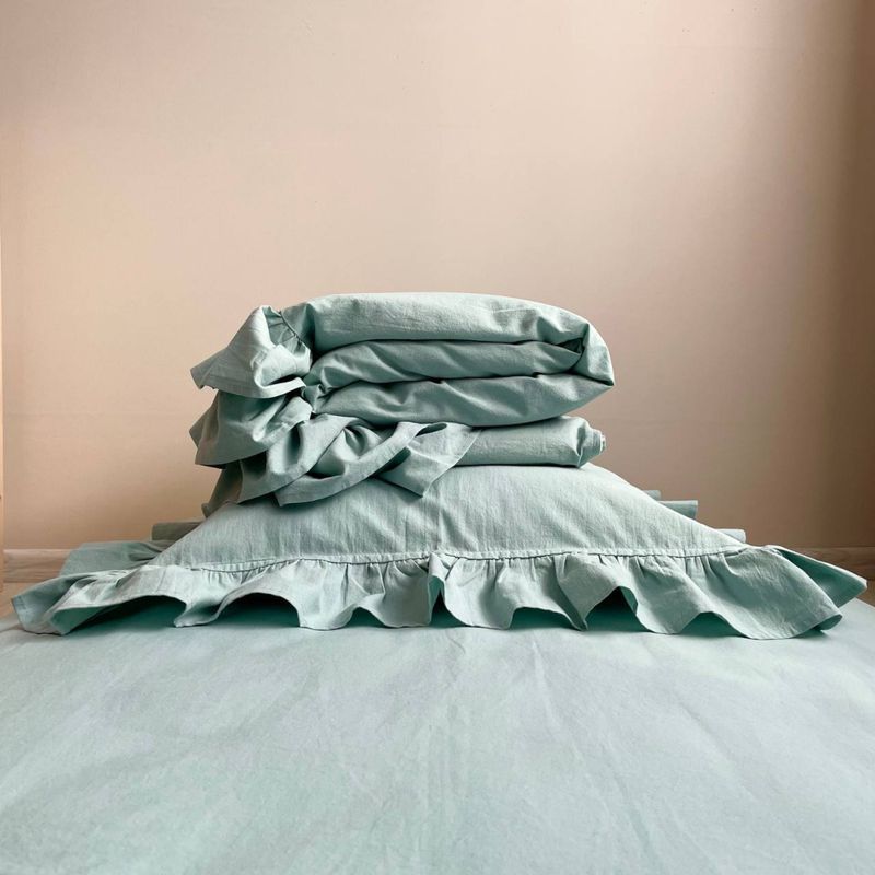 Комплект постельного белья Маленькая Соня вареный хлопок с рюшем мятный ясли