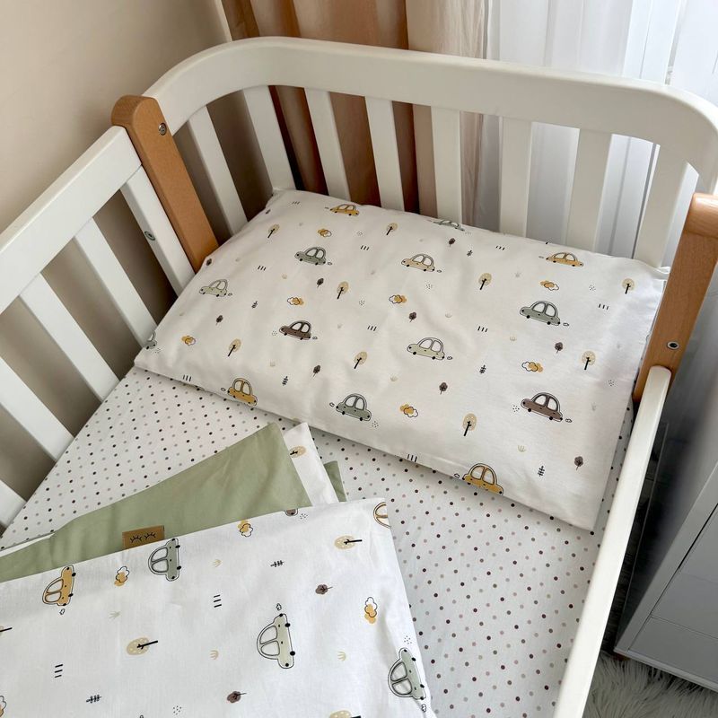 Комплект постільної білизни Маленька Соня Baby Dream New Машинки олива для новонародженого