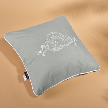 Подушка декоративна Роял з вишивкою IDEIA м'ятна 45x45 см