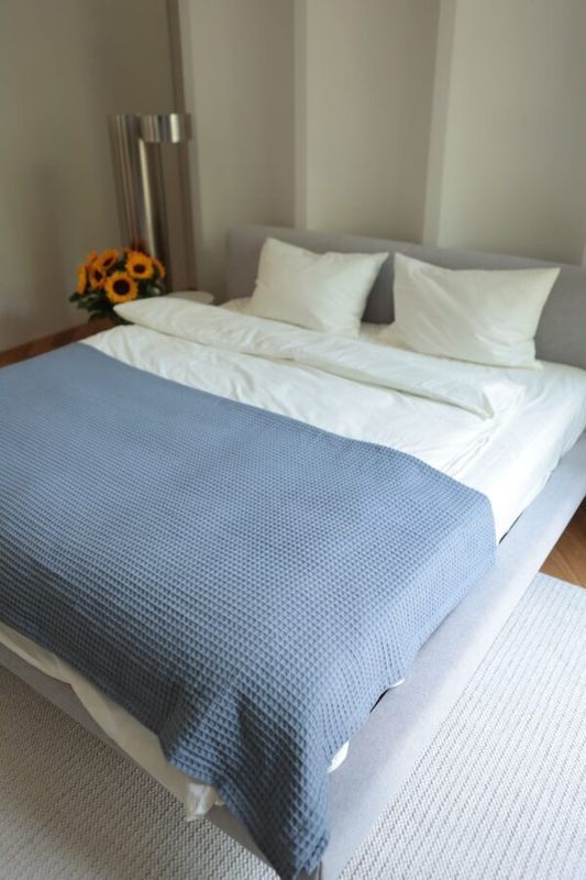 Хлопковое покрывало Bedclozzzes &laquo;греческая вафля&raquo; синее 220x240 см