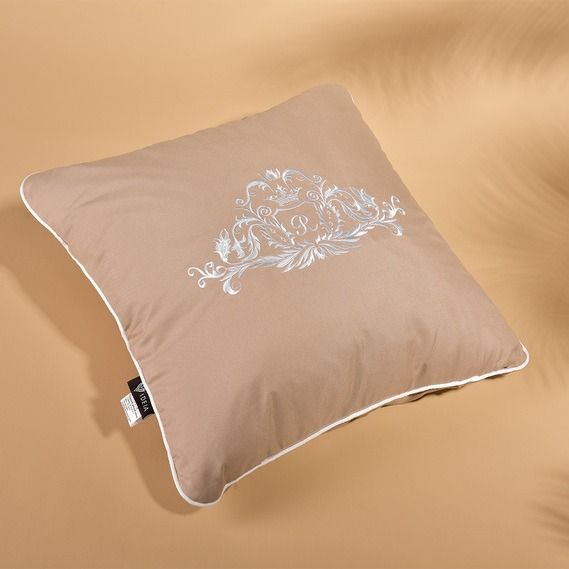 Подушка декоративна Роял з вишивкою IDEIA бежева 45x45 см