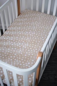 Простирадло Baby Veres зірочки білі на бежевому 60х120 см