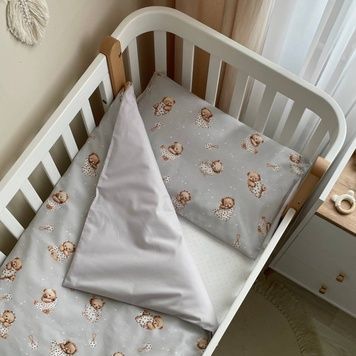 Комплект постільної білизни Маленька Соня Baby Mix Ведмедик у ковдрі на сірому для новонародженого