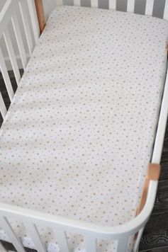Простирадло Baby Veres зірочки бежеві на молочному 60х120 см