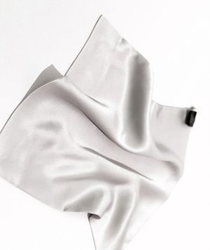 Рушник для обличчя шовковий Silk4me сріблястий 31x31 см